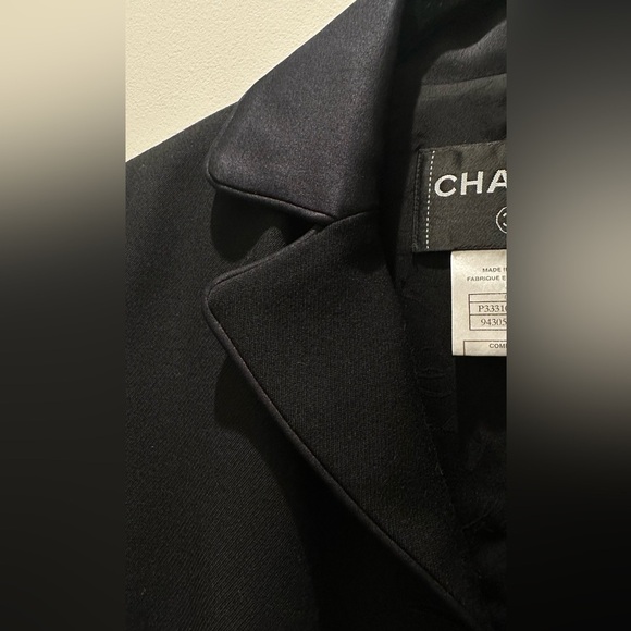 Black Chanel tuxedo blazer size 38 - Picture 4 of 7
